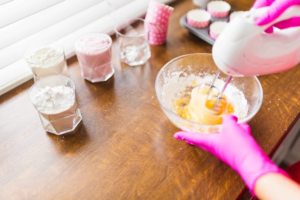 How to Use Luster Dust on Buttercream