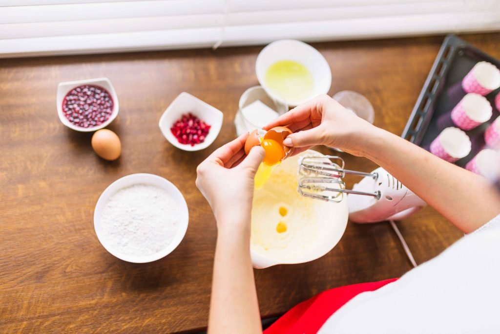 How to Use Luster Dust on Buttercream