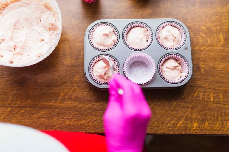 How to Use Luster Dust on Buttercream